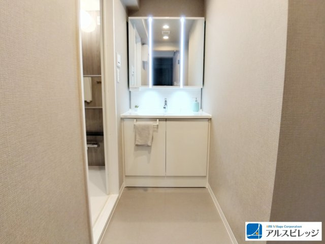 ライオンズマンション上福岡第3の独立洗面台|三面鏡付洗面化粧台