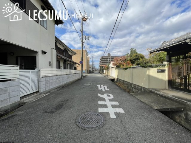 姫路市八代本町１丁目／売土地の前面道路含む現地写真