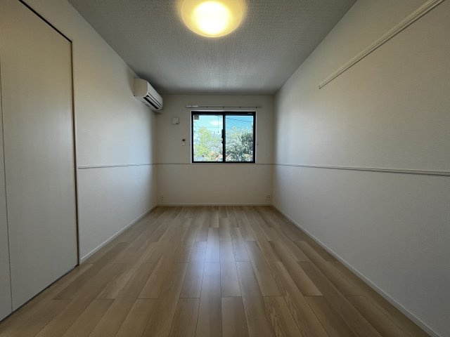 ヒカルサ境港渡町イーストの洋室