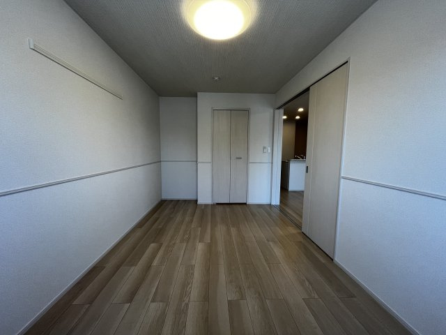 ヒカルサ境港渡町イーストの洋室