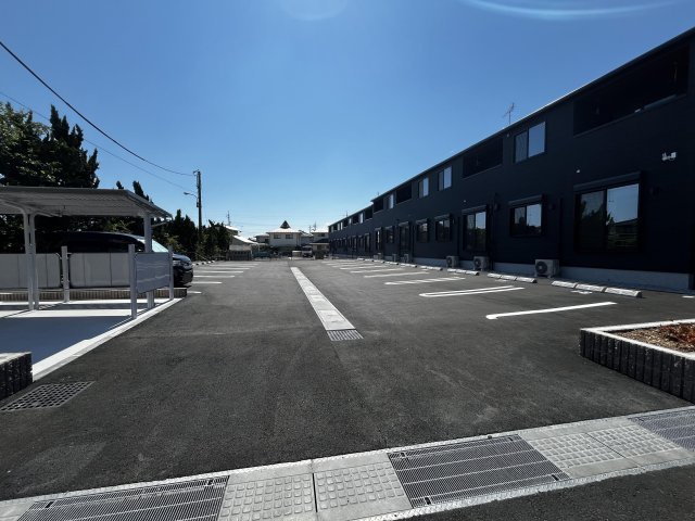 ヒカルサ境港渡町イーストの駐車場