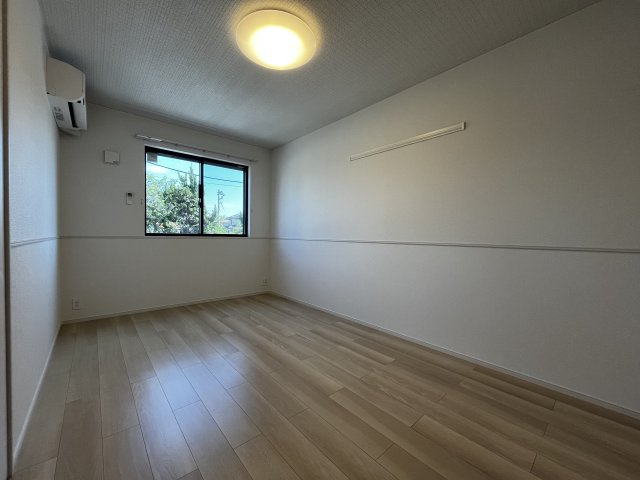 ヒカルサ境港渡町イーストの洋室