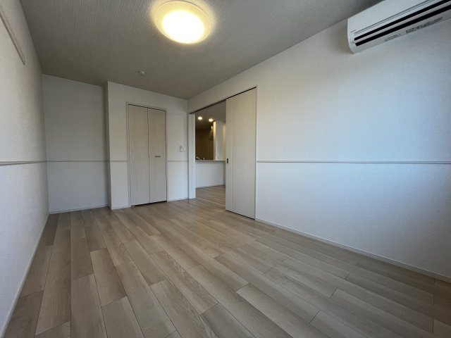 ヒカルサ境港渡町イーストの洋室