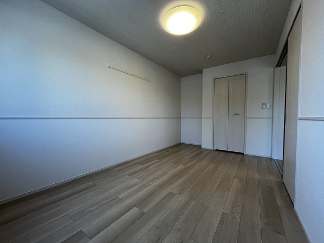 ヒカルサ境港渡町イーストの洋室