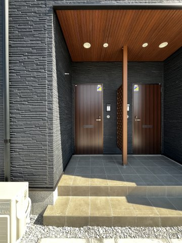 ヒカルサ境港渡町イーストのエントランス