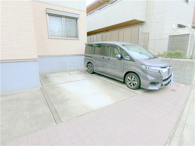 エトワールⅢの駐車場