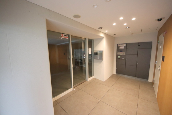 アーバンエース新大宮パルのエントランス