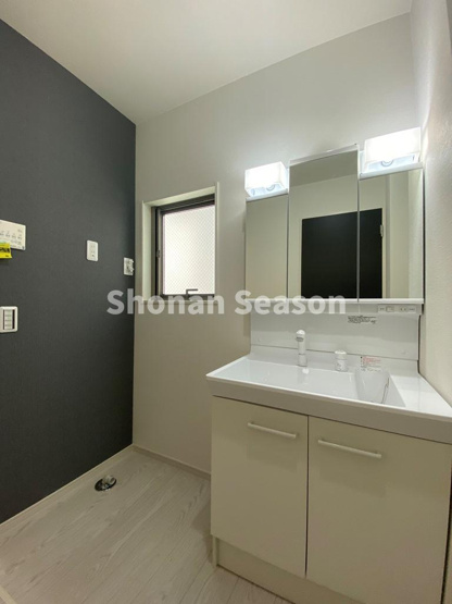 【独立洗面台】 | 朝のお支度捗る独立洗面台は、収納・機能性に優れております♪