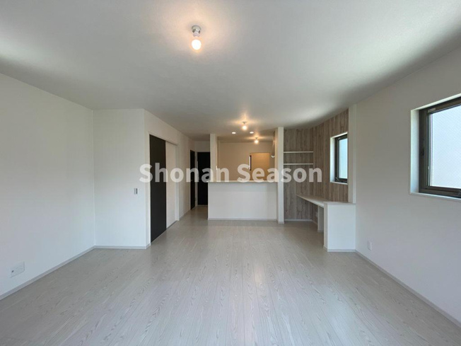 【居間・リビング】 | 家族を身近に集中力が高まるスタディカウンター◎
家具を買い足す必要なく、欲しかったスペースが造れますよ。