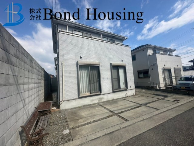 駐車スペース2台可・全室6帖以上　大久保町西島　築16年の外観