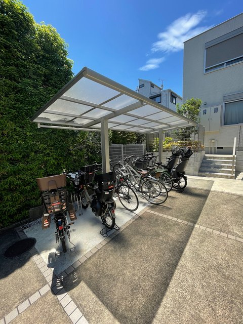 Ｆｅｌｉｃｅ Ｄａｉｚａｗａのその他共用部分|屋根付き駐輪場