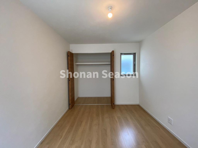 【洋室】 | 建物は地震につよく、地盤・建物１０年の保証付きです。
