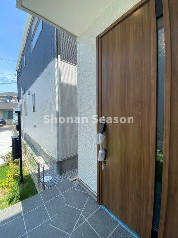 【玄関】 | ランニングコストをグッと抑えられる省エネ適合住宅◎
まずは現地内覧にいらしてみませんか♪