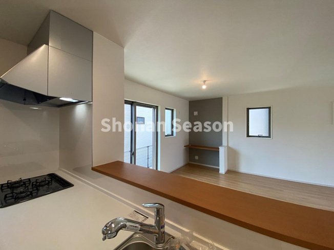 【キッチン】 | キッチンは広がる空間に目が行き届く対面式◎
カウンター付きで配膳＆後片付けもスムーズです♪