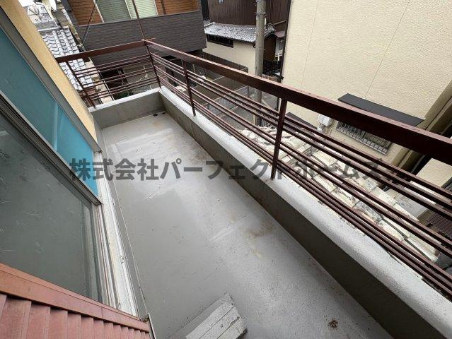 交野ハウスのバルコニー|開放的で明るい空間を演出してくれるバルコニーです