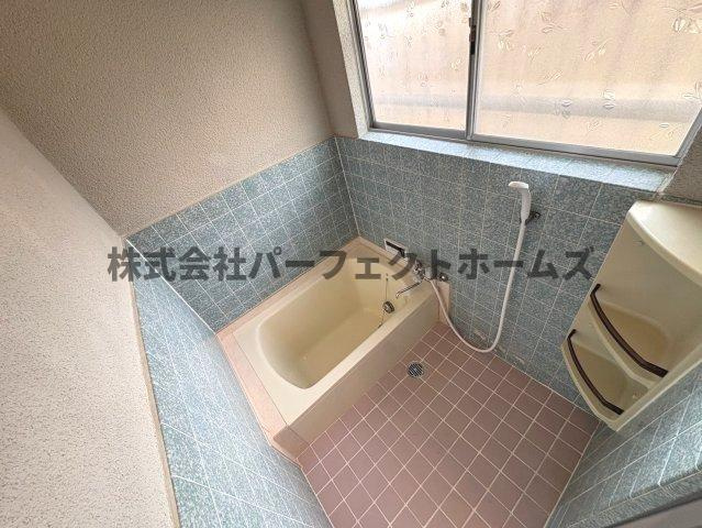 交野ハウスの浴室|落ち着いた空間のお風呂です