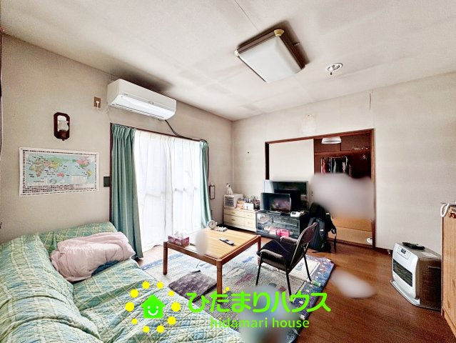 加須市栄　中古一戸建ての居間・リビング