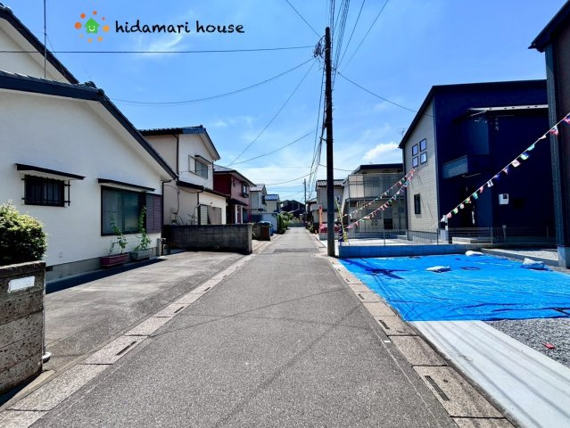 上尾市原市　18期　新築戸建　グラファーレ01の前面道路含む現地写真