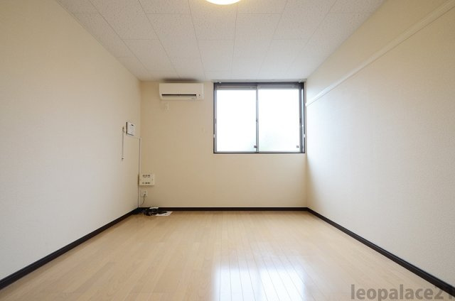 レオネクストそらまめⅡの居間・リビング|1Ｆのお部屋はフローリングです。