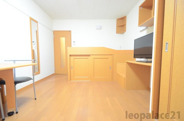 レオパレス佐賀西の居間・リビング|1Ｆのお部屋はフローリング