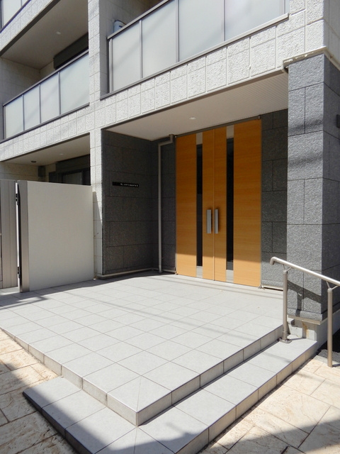 ヴュ・メゾン自由が丘Ｗのエントランス