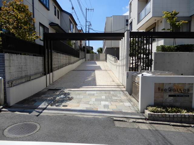 ヴュ・メゾン自由が丘Ｗのエントランス