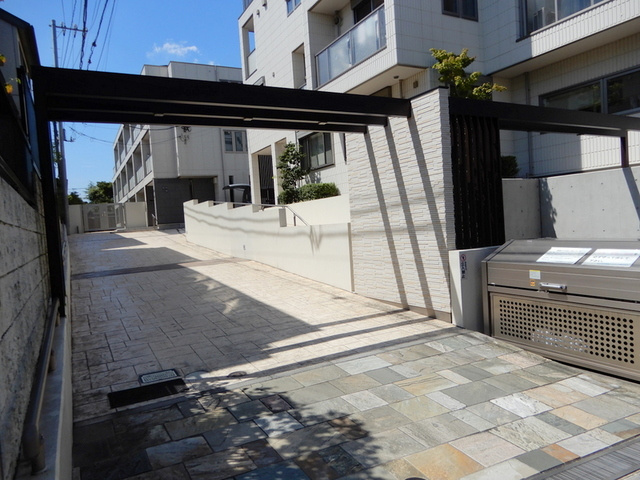 ヴュ・メゾン自由が丘Ｗのエントランス