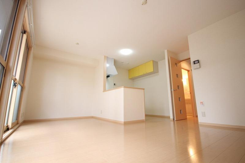 ブルースカイ　F棟の居間・リビング|※お部屋により仕様が異なる場合があります※