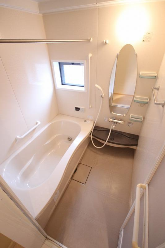 ブルースカイ　F棟の浴室|※お部屋により仕様が異なる場合があります※