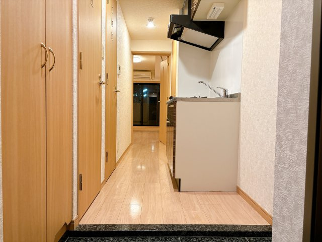 【玄関】 | ルーブル駒沢大学参番館