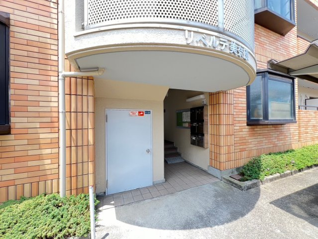 リベルテ美奈原のエントランス