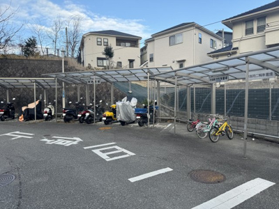 【その他共用部分】 | パラツィーナセシリア第2甲陽園 | 屋根付き駐輪スペースです