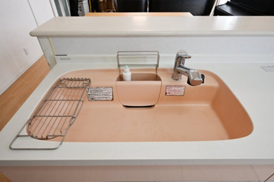 【キッチン】 | 太田市龍舞町　中古戸建 | かわいらしい色の人造大理石シンク