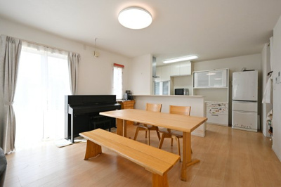 【ダイニング】 | 太田市龍舞町　中古戸建 | ピアノや大型のダイニングテーブルを置いても余裕のあるスペース！