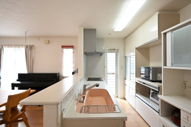 【キッチン】 | 太田市龍舞町　中古戸建 | 人気の対面式キッチン。お食事の準備をしながらでもご家族とのコミュニケーションを楽しめます♪