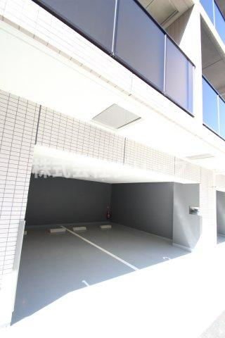 クレストタップ新横浜の駐車場