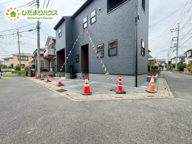 熊谷市末広　第3　新築一戸建て　リーブルガーデン　01の前面道路含む現地写真|角地につき日当たり・通風良好☆