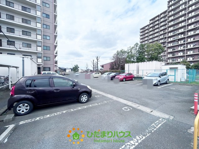 ライオンズガーデン久喜参番館の駐車場