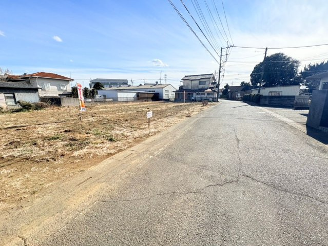 坂戸市中小坂　建築条件なし売地　東武東上線『鶴ヶ島駅』徒歩41分　【上谷小学区】の前面道路含む現地写真