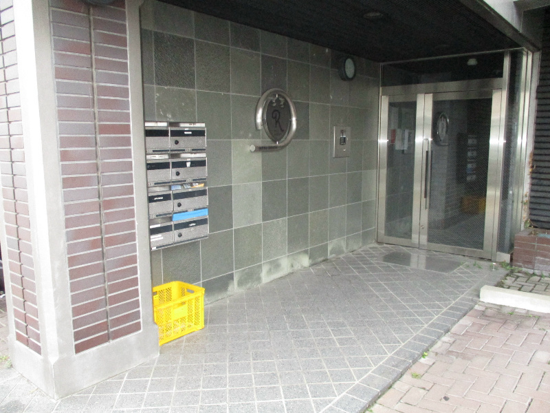 ローズガーデン楠元のエントランス