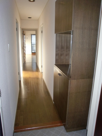 ローズガーデン楠元の玄関