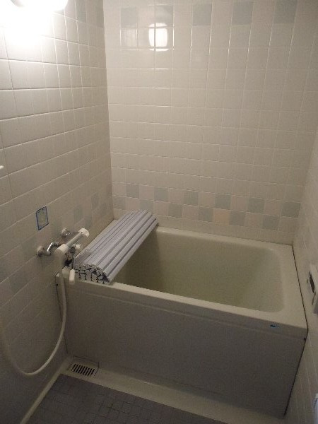 ローズガーデン楠元の浴室