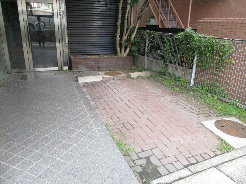 ローズガーデン楠元のエントランス