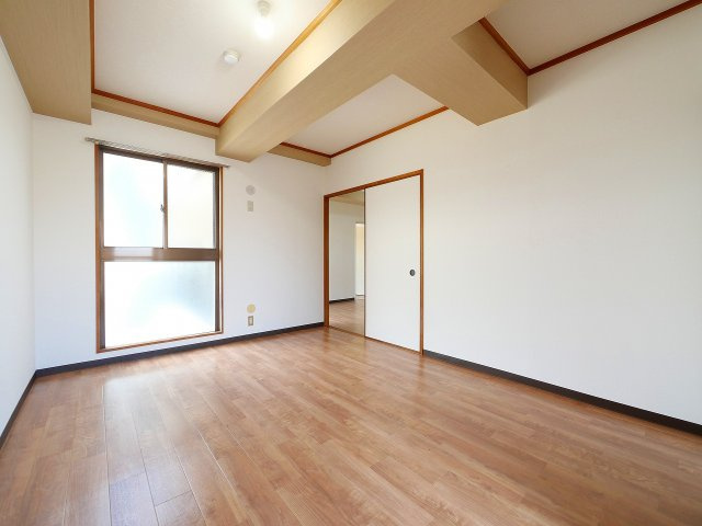 サンフェアリーⅢの寝室|落ち着いた色調の寝室です