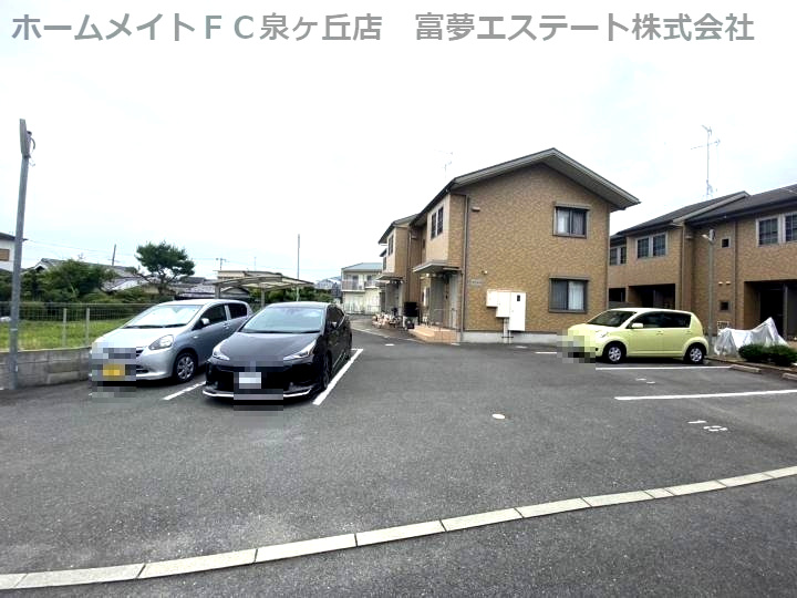 ボナールA棟の駐車場
