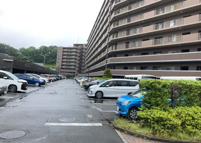 【外観】 | ユニヴェルシオール学園の丘 | マンションの外観は非常に重要なポイントです！外観の善し悪しは資産価値に大きな影響を与えます。外観のいいマンションを購入することで、高値で売却がしやすく、買い手が見つかりやすいというメリットがあります。