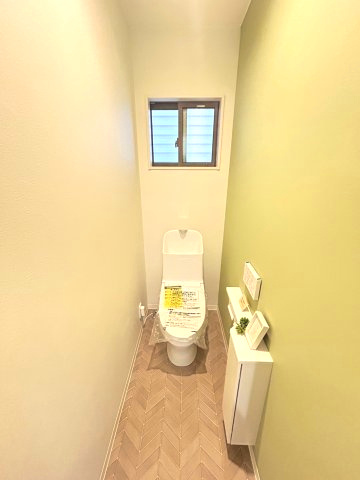 【価格改定】向日市鶏冠井町北井戸のトイレ|トイレ
温水洗浄便座付きです。