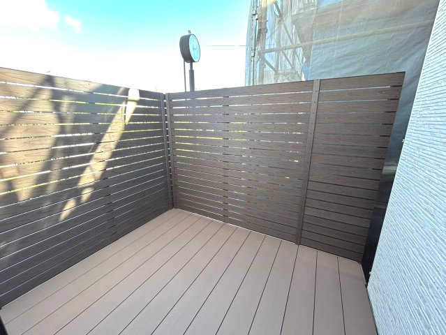 向日市鶏冠井町北井戸のその他|目隠しフェンスがあるため、近隣の方々からの視線を感じにくく、プライバシーの守られた空間となっております。