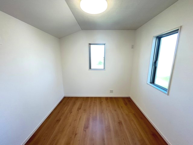 向日市鶏冠井町北井戸の洋室|2階 洋室（約4.9帖）
お子様部屋や書斎に丁度良い洋室です。