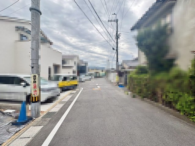 【成約済】向日市鶏冠井町北井戸の前面道路含む現地写真|スーパー・コンビニ等、お買い物施設が充実しております。